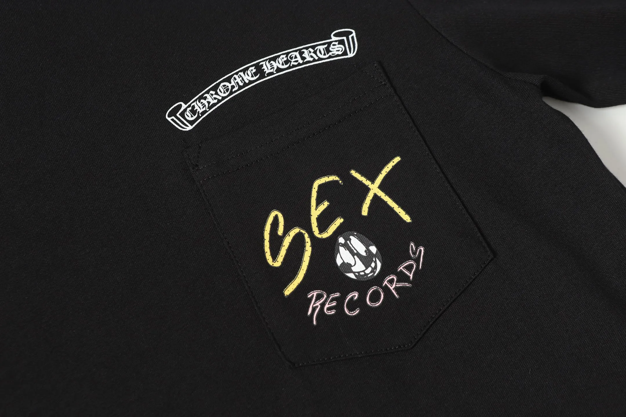 P160 Cross-border model. Those who pursue quality, please do not place an order. -Chrome Hearts/Chrome Hearts Sanskrit graffiti spoof printed popular long-sleeved T-shirt -High weight, high density and high quality. The wool is soft, delicate and skin-friendly. It feels soft and silky. It has excellent warmth and skin-friendly properties.